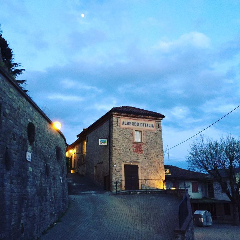 Dimora Storico Romantica Il Sole E La Luna Cerretto Langhe Exterior foto
