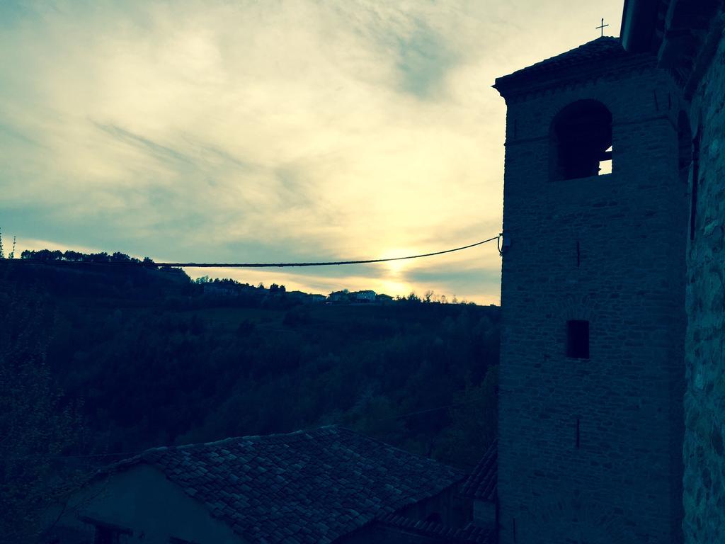 Dimora Storico Romantica Il Sole E La Luna Cerretto Langhe Exterior foto