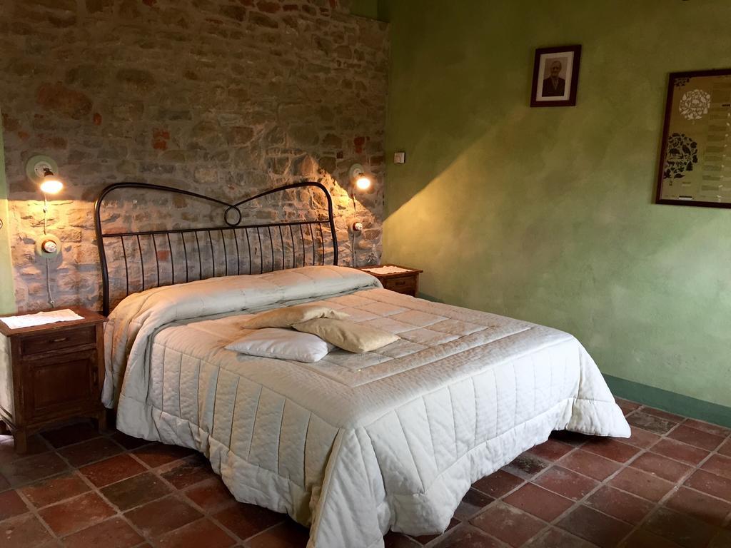 Dimora Storico Romantica Il Sole E La Luna Cerretto Langhe Habitación foto